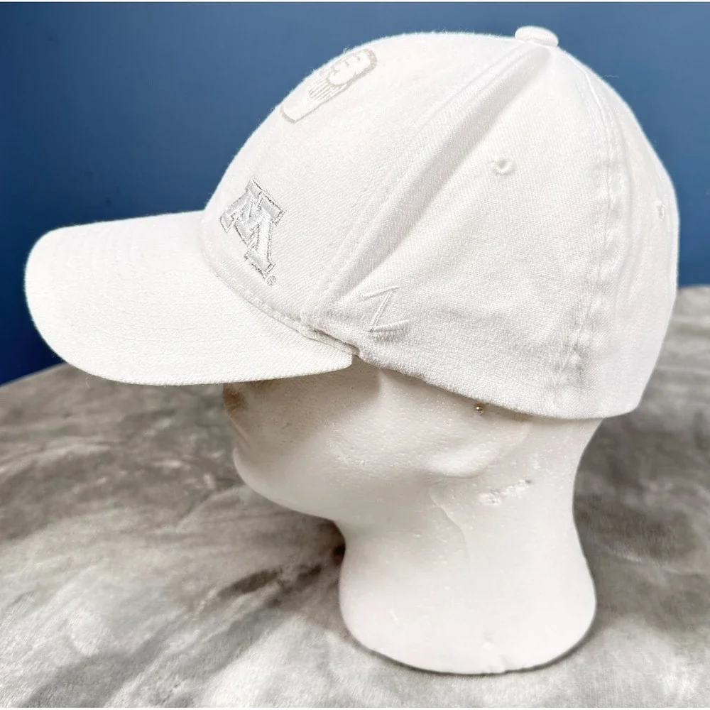 Minnesota Golden Gophers Hat Mens M/L White Goldy Mascot Fitted Cap